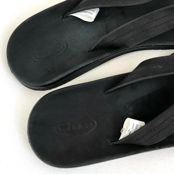 NWT Chaco Classic Black Leather Outdoor Flip Flop Sandals Size 10