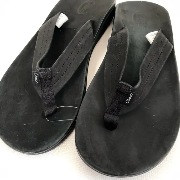 NWT Chaco Classic Black Leather Outdoor Flip Flop Sandals Size 10