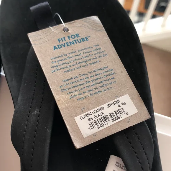 NWT Chaco Classic Black Leather Outdoor Flip Flop Sandals Size 10