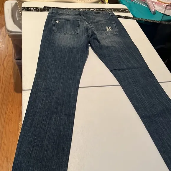 ROCK &amp; REPUBLIC size 10 blue jeans stretch distressed w/sequin detail NWOT
