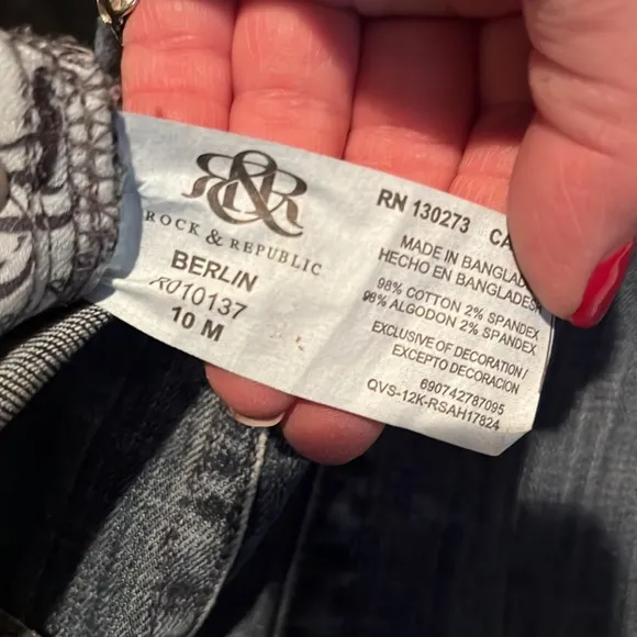 ROCK &amp; REPUBLIC size 10 blue jeans stretch distressed w/sequin detail NWOT