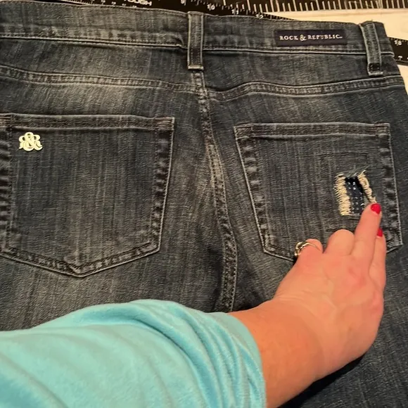 ROCK &amp; REPUBLIC size 10 blue jeans stretch distressed w/sequin detail NWOT