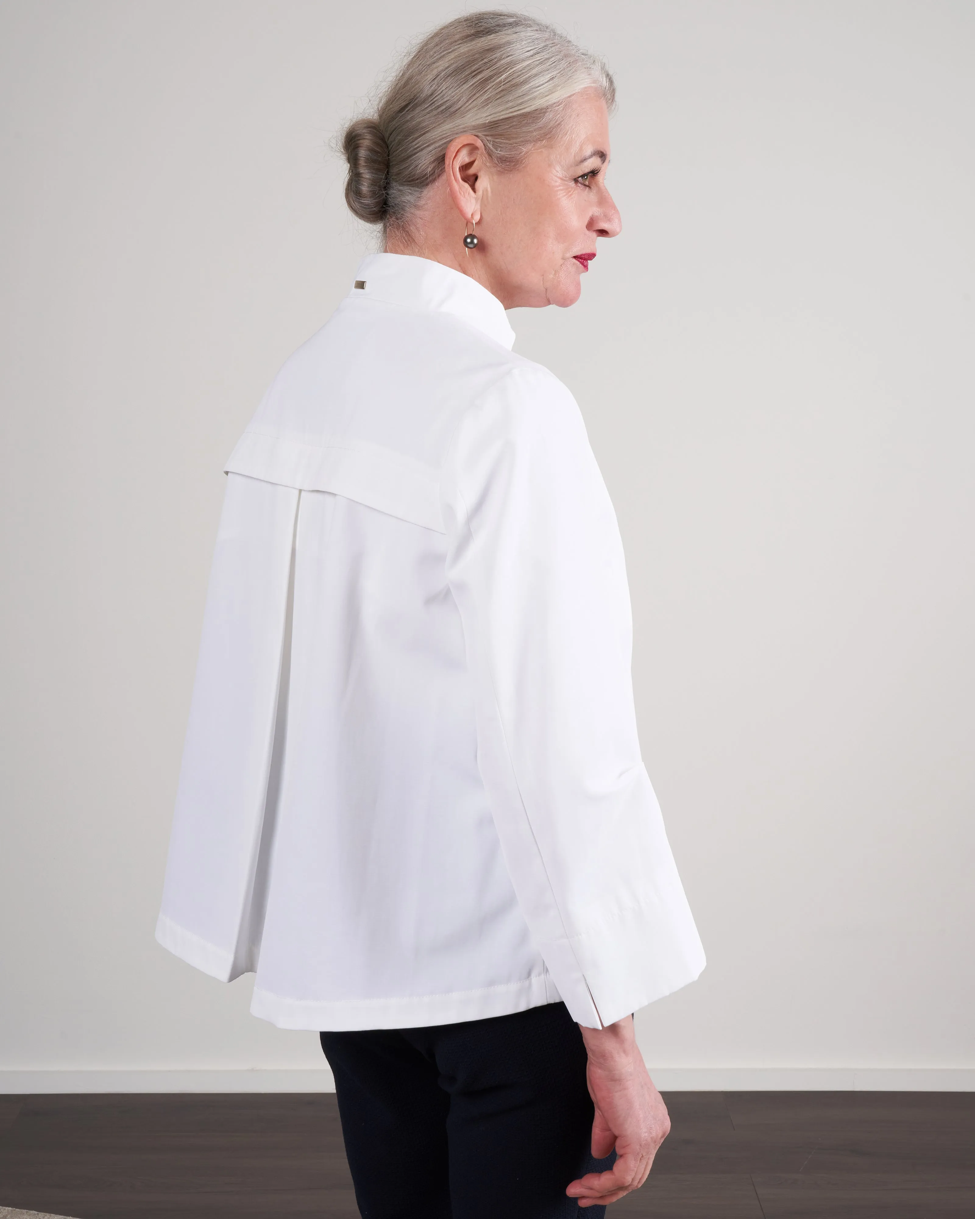 short shantung pleat back topper - bianco
