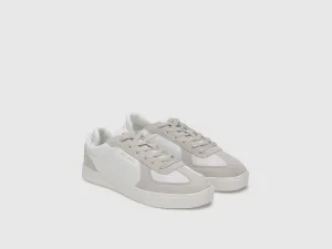 Solid Pattern Lace-Up Sneakers