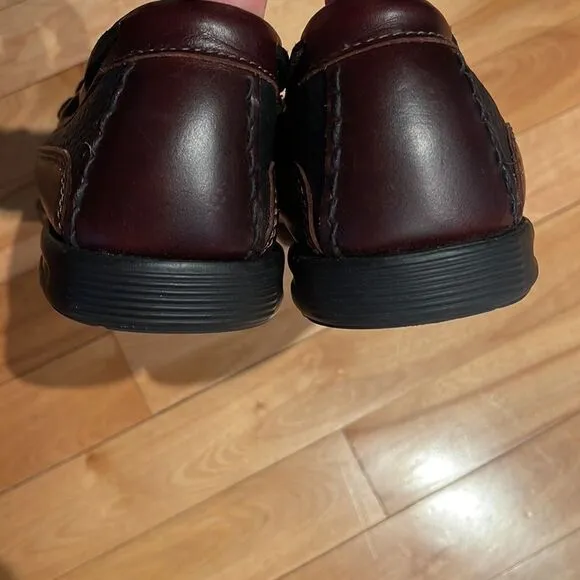 Sperry Topsiders Tassel &amp; Kilt black/brown slip on leather loafers. Size 10W.