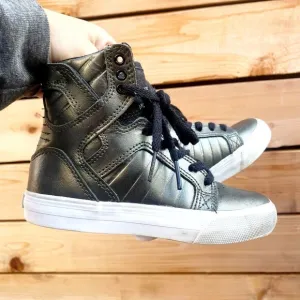 SUPRA Skytop Sneakers in Metallic Gray
