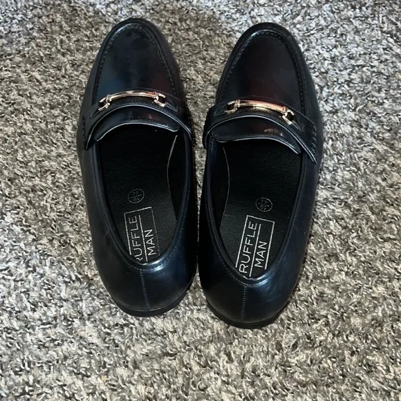 Truffle Collection snaffle trim loafers in black Size 10