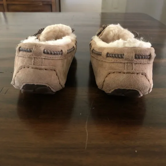 Ugg Moccasins Dakota