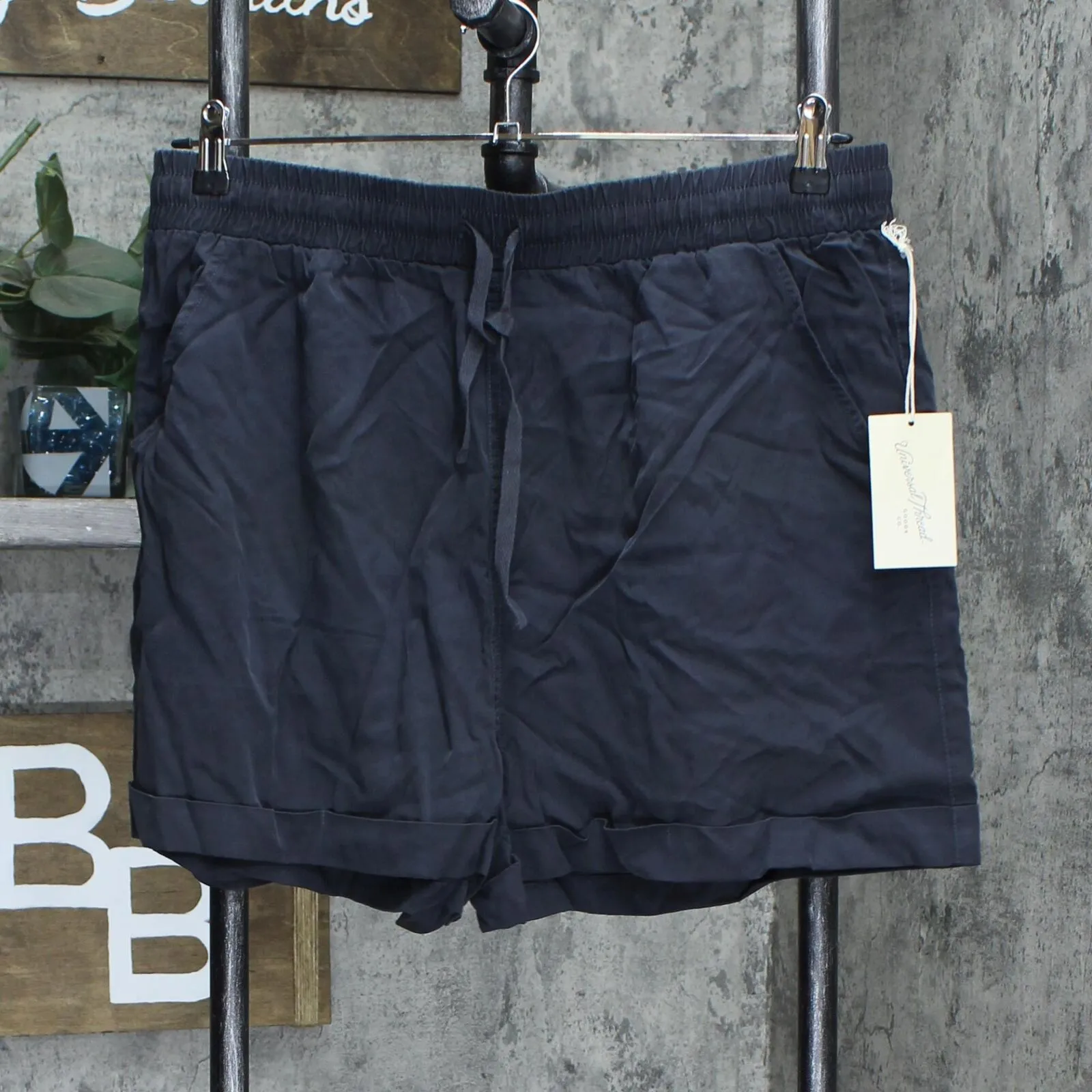 Universal Thread Women's Mid-Rise Tie-Front Utility Shorts 563915 Gray XL
