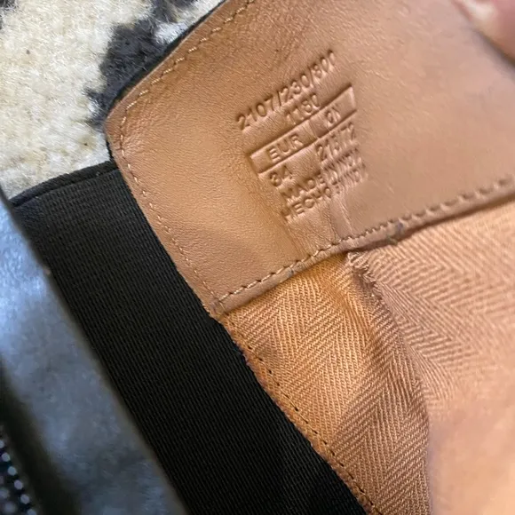 Zara Black Chelsea Boots Sleek Genuine Leather Design