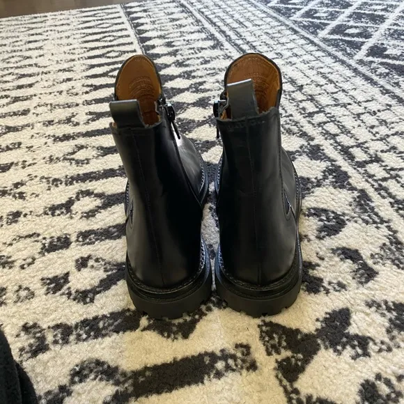 Zara Black Chelsea Boots Sleek Genuine Leather Design