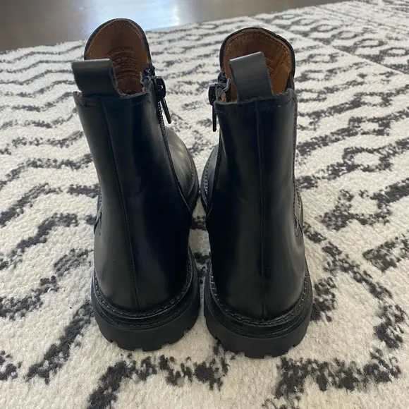 Zara Black Chelsea Boots Sleek Genuine Leather Design